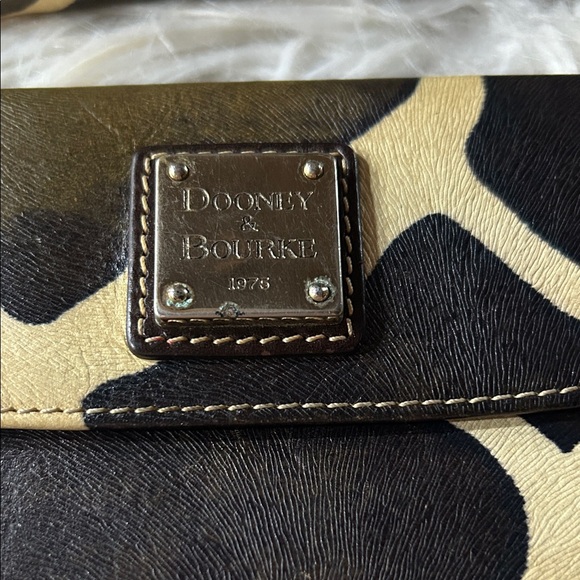 Dooney & Bourke Brown and Tan Giraffe Print Hobo Bag  With Matching Wallet - Picture 2 of 16